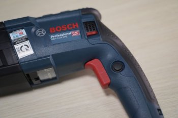 Máy khoan búa 790W Bosch GBH2-24DRE 24mm